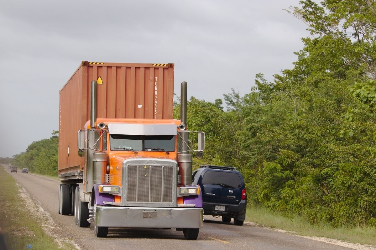 Common Reasons Why Semi-Trucks Need Roadside Assistance