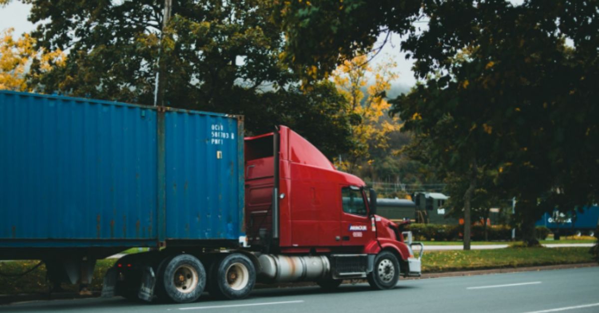 Tips To Avoid Accidents With Other Semi-Trucks