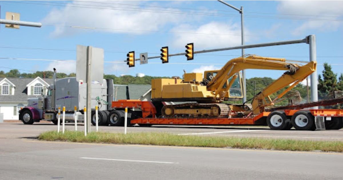 How to Choose the Best Transport Option for Heavy Equipment