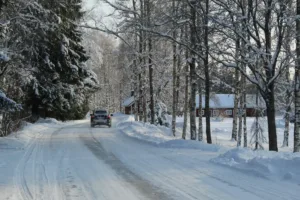 Car driving in the winter, using tips for truck driving