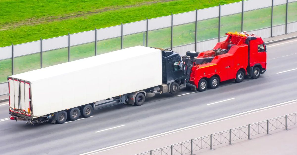 heavy duty tow truck showing heavy duty towing benefits