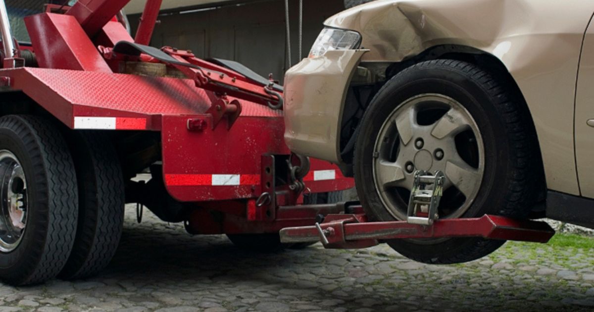 Wheel Lift Towing vs. Flatbed towing: Differences Explained